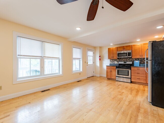 57 Hyde St Unit B