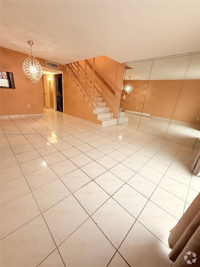 Building Photo - 1100 W 35th St Rental