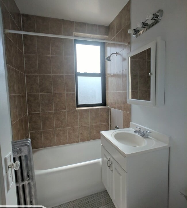 Photo - 2737 N Spaulding Ave Unit 221