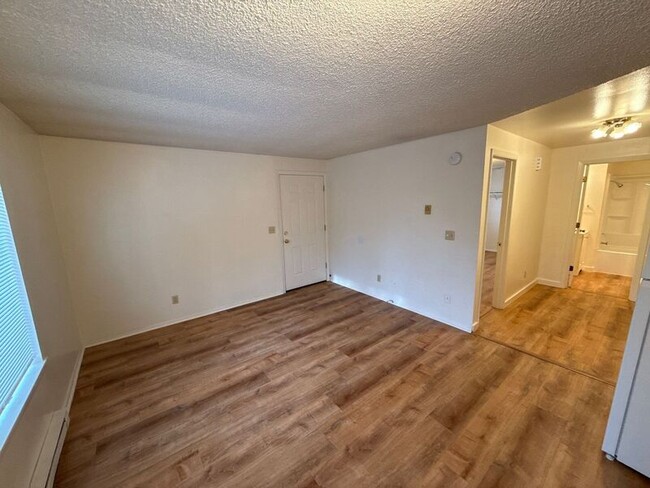 Photo - 160 Manbrin Dr NE