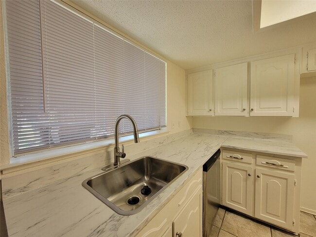 Photo - 2013 Victoria Dr