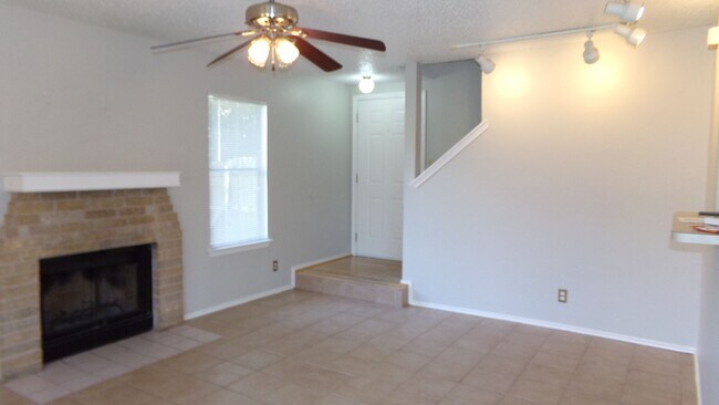 Photo - K & A Properties3 (8804 Springmail Cir) Unidad A