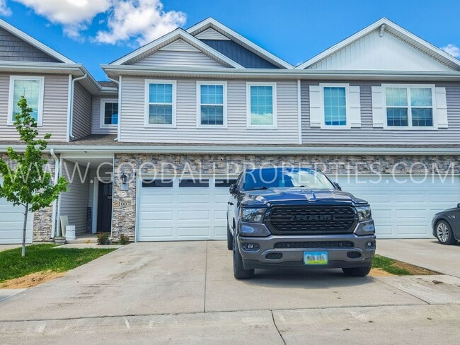 Building Photo - 3 Bedroom Townhome in Waukee!