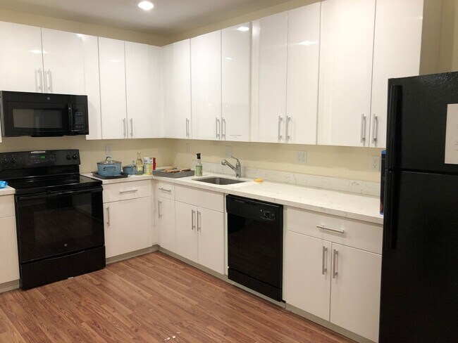 9/1 Rare 5BR/3.5BA two-level unit in Fenwa... - 9/1 Rare 5BR/3.5BA two-level unit in Fenwa... Rental