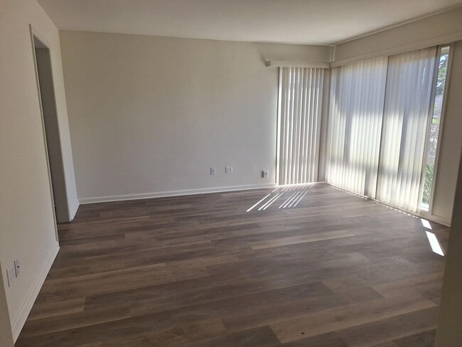 Photo - 4866 Clairemont Dr