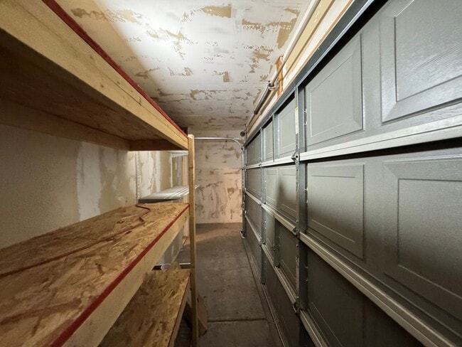 Photo - 4Bdm 2.5Ba with a Den/extra bedroom, close to I-10, Available Now!