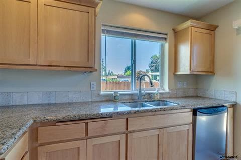 Photo - 537 SE Oak Grove Ave