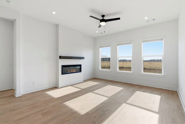 Building Photo - 2311 Longfellow Dr