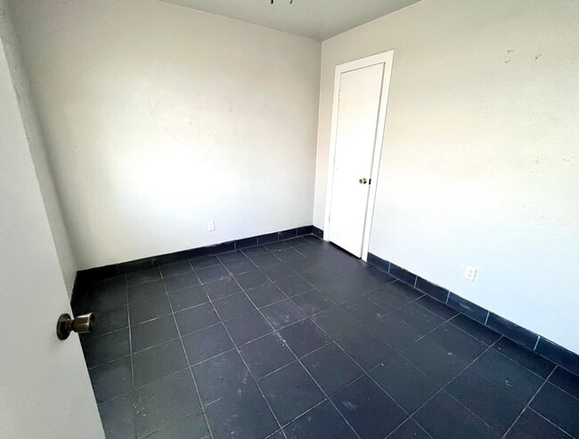Photo - 304 S B St