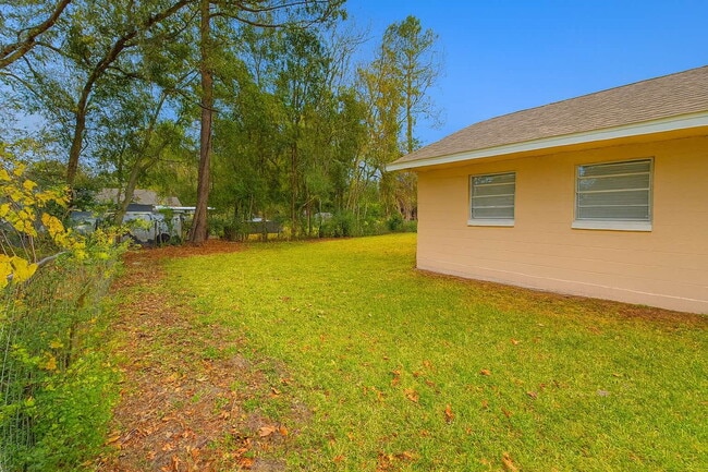 Photo - NEWLY RENOVATED 3 BEDROOM, 2 BATH HOME – ALL UTILITIES INCLUDED & NO HOA! Unit 2