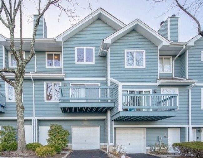 Building Photo - 8 Skyview Ter Rental