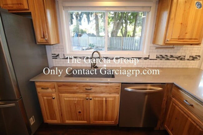 Photo - 1102 NE Kathryn St