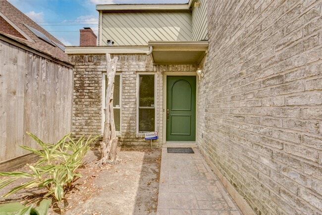 Photo - 928 W Main St