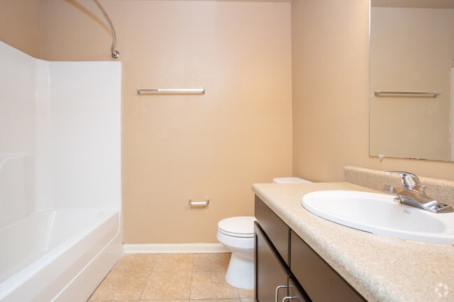2 BR, 2 BA - 918 SF