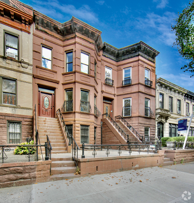 Building Photo - 89 Chauncey St Unit 2 Rental