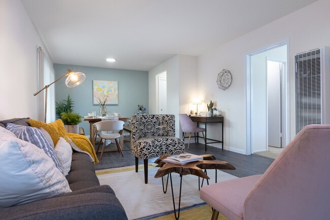 Living and Dining - Juniper Rental