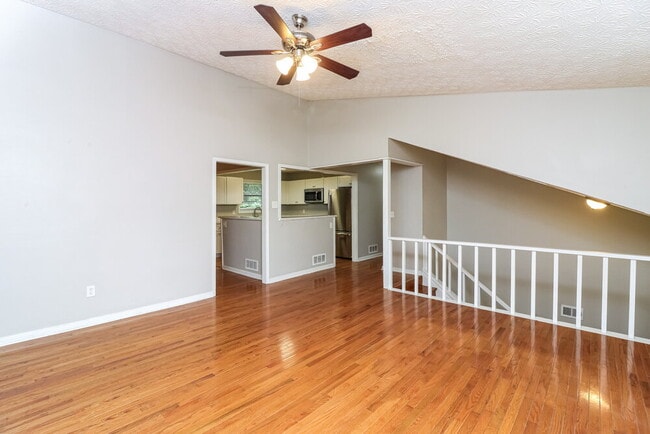 Photo - 249 Castleair Dr NE