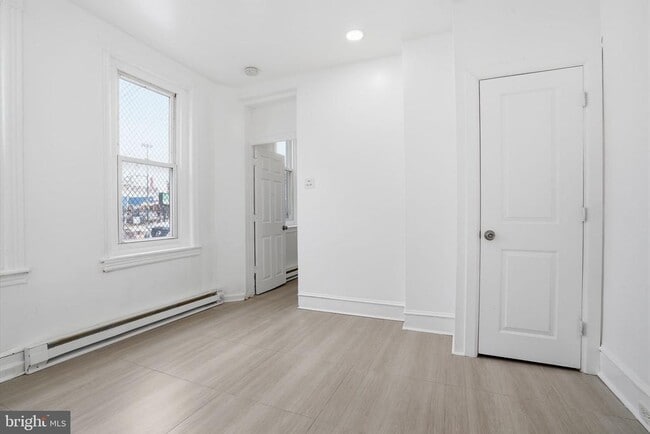 Photo - 3462 N Front St