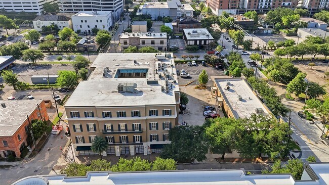 3401 Louisiana St Unit 202