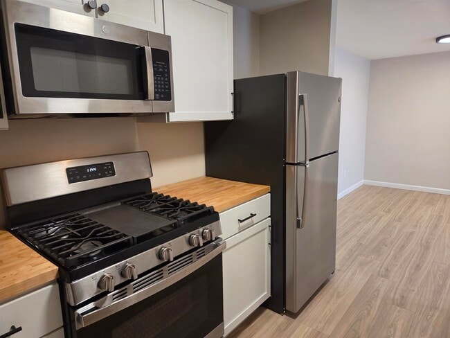 Building Photo - 136 Mammoth Rd Unit 25