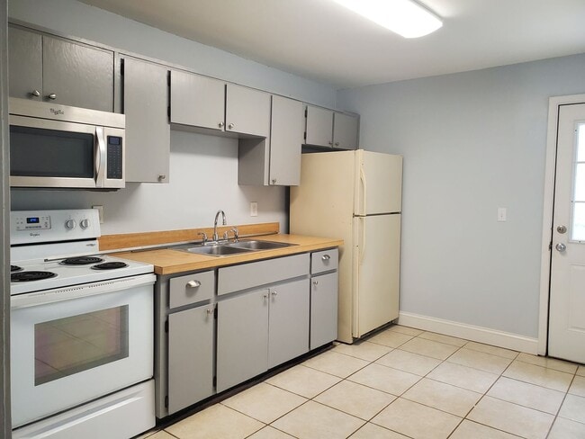 Photo - 2/1 Patio Home close to Shopping and Schools
