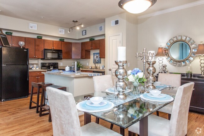 2 Br, Dining Room