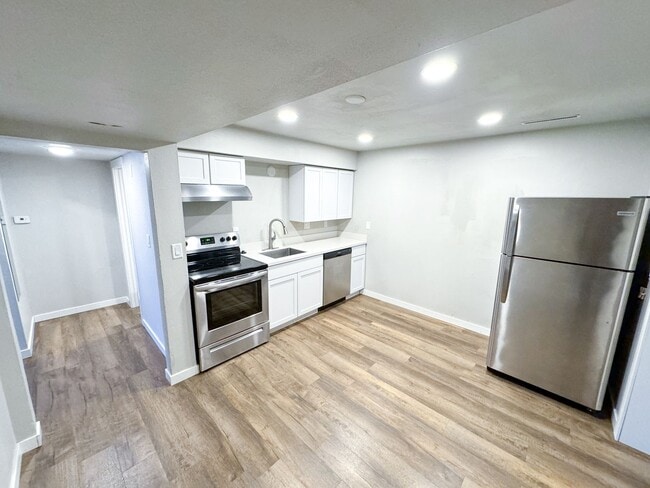 Building Photo - 917 Buena Vista Dr Unit #1