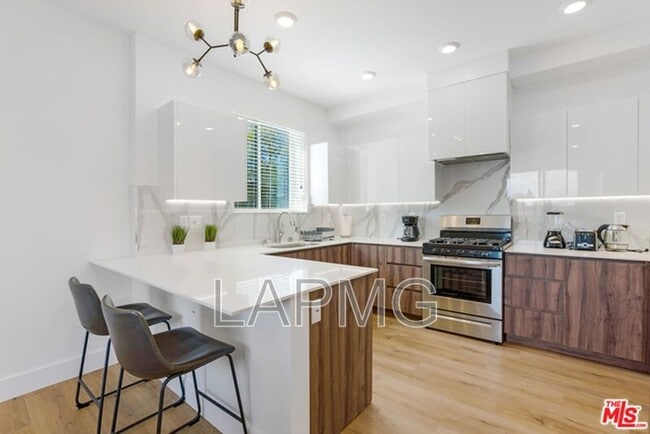 Photo - 4637 Laurel Canyon Blvd