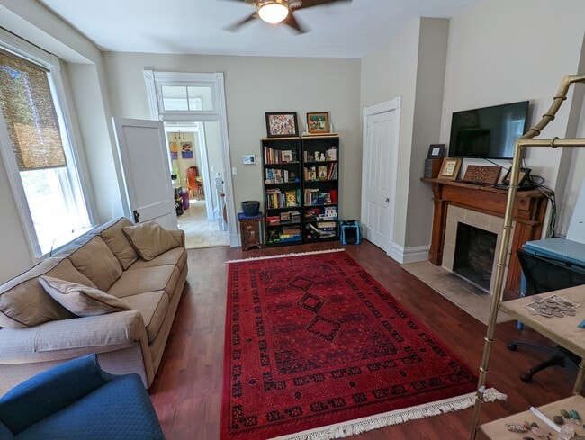 Building Photo - 2253 Loth St Unit 2