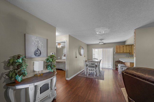 Photo - 784 E Fairbairn Dr