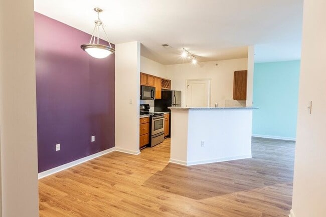 Photo - 710 Walker Square Unit 3B