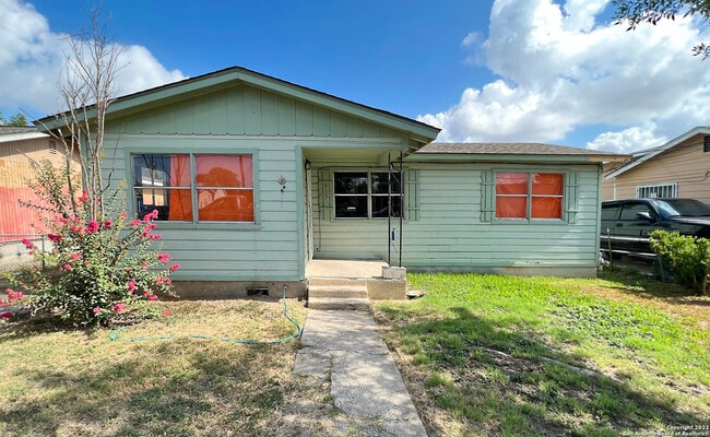 Building Photo - 915 Sams Dr Rental