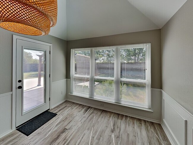 Photo - 516 E Oak St