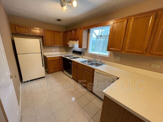 Photo - 1048 Hillsborough Chase NW