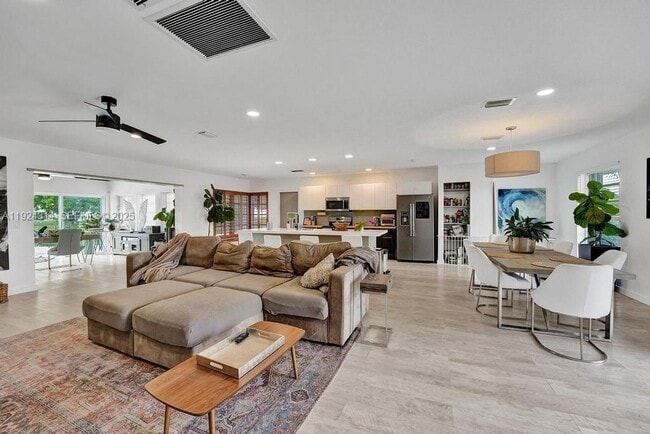 Photo - 4104 Larch Ave