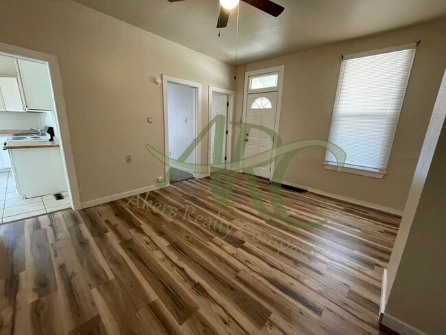 Photo - 920 Damson St