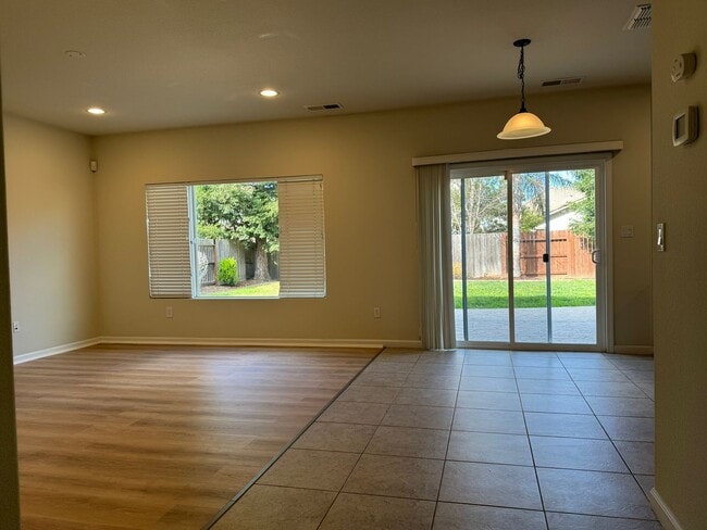 Photo - 5 bedroom home in W. Roseville. No carpet!