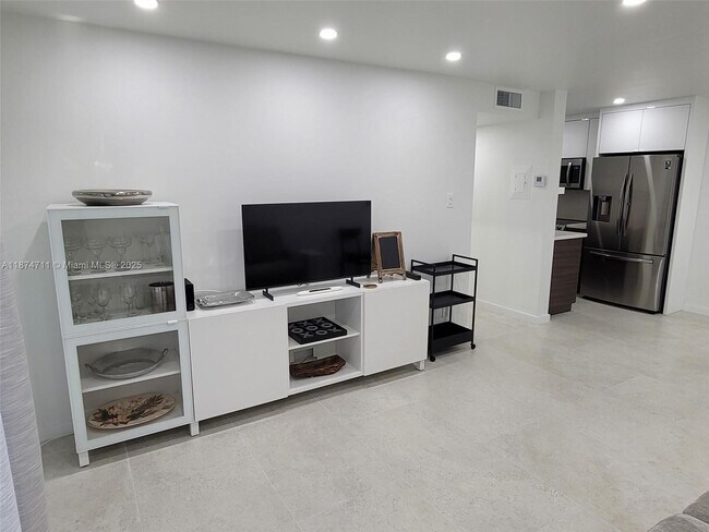 Photo - 3304 Virginia St Unit 6B