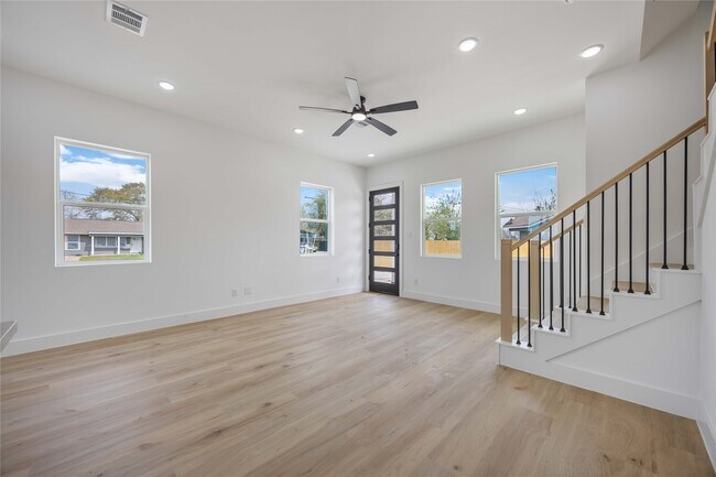 Photo - 4804 Carmen St