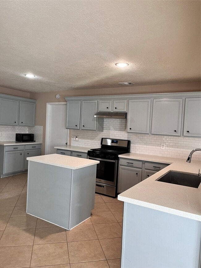 Building Photo - 10910 Thorncliff Dr