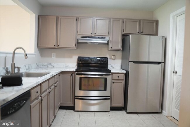 Photo - 84 Woodlake Dr