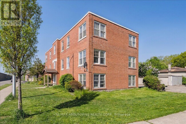 Photo - 133 North Service Rd E Unité 6