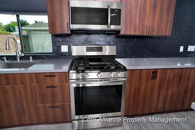 Photo - 20422 Schoenborn St