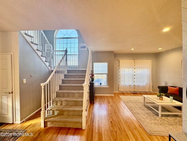 Photo - 113 Richmond Ct N