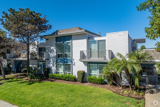 Apartment Homes - La Privada Valle Poway