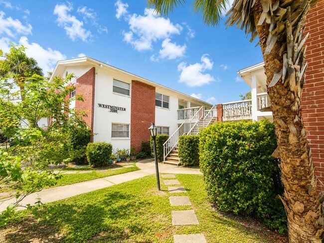 Building Photo - Move-In Special! Beautiful 2BR/1BA Apartment – Up to $1,000 Off