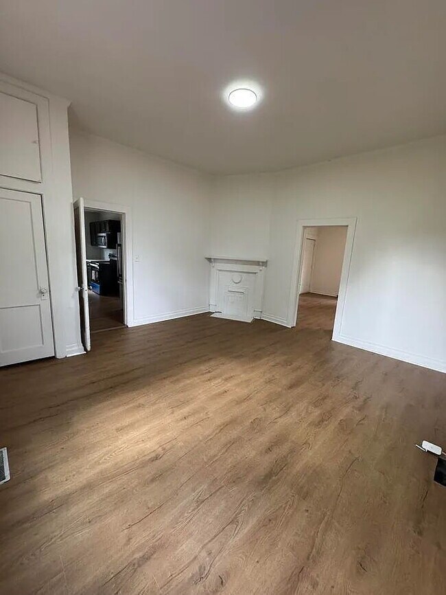 Photo - 200 F St