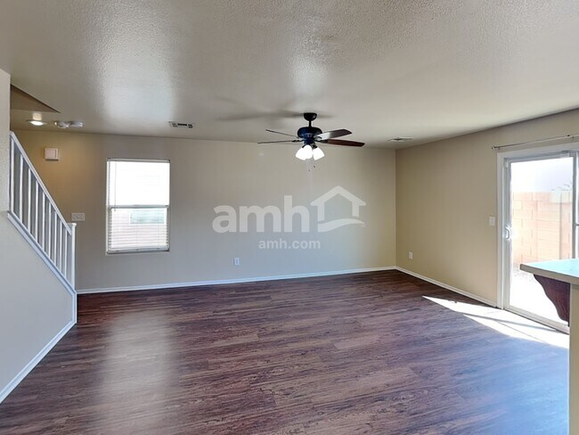 Photo - 7920 Storyland St