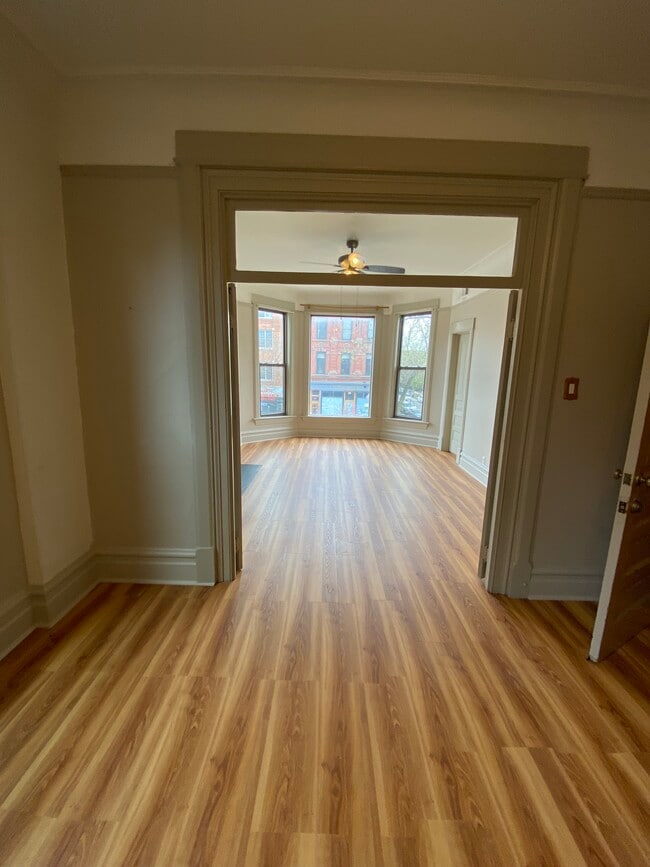 Building Photo - 1924 W Division St Unit 2