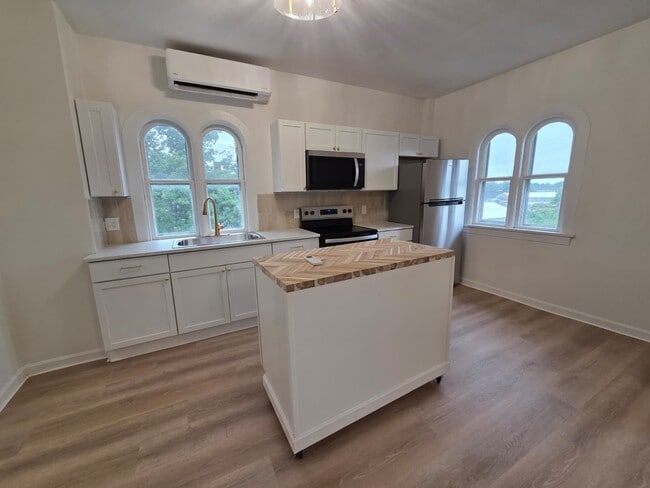 207 Cohannet St Unit 3R